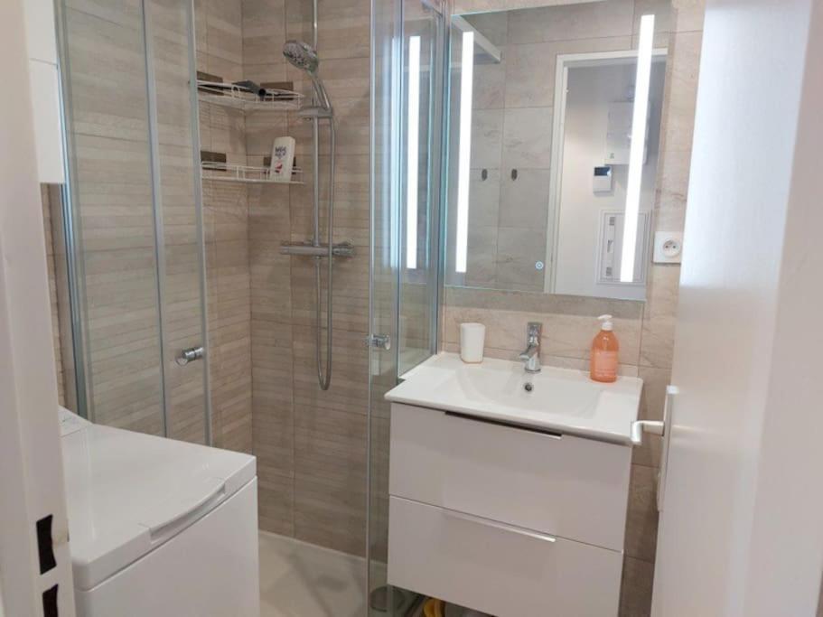 Studio Eleverca 3*- Rez De Jardin Terrasse - Axelle Loc'Appart Mandelieu Kültér fotó