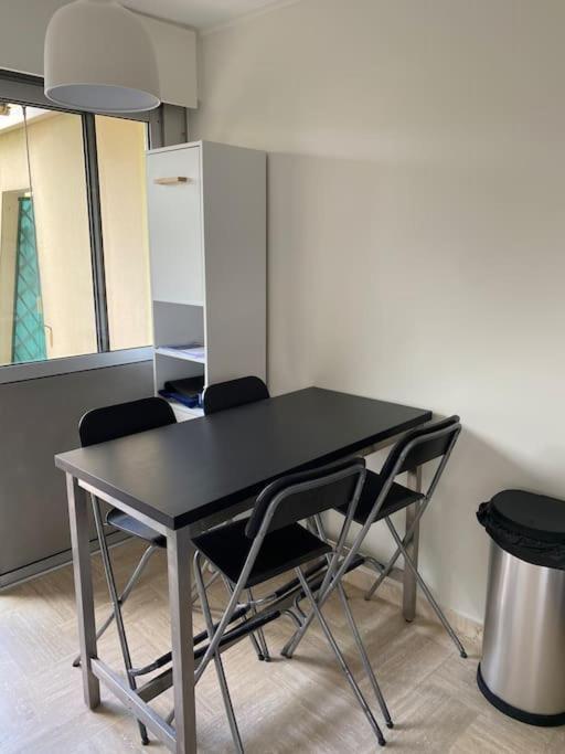 Studio Eleverca 3*- Rez De Jardin Terrasse - Axelle Loc'Appart Mandelieu Kültér fotó