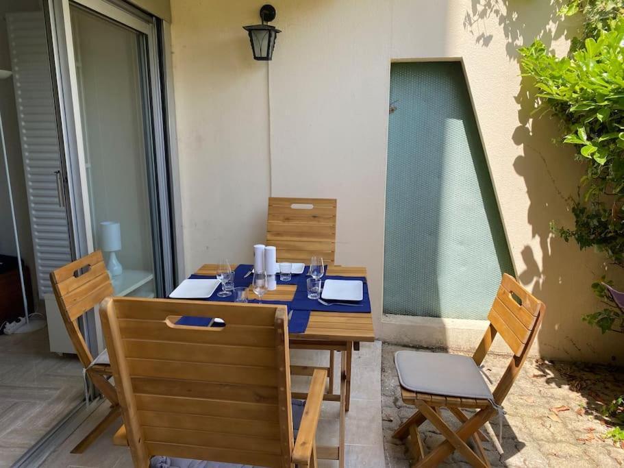 Studio Eleverca 3*- Rez De Jardin Terrasse - Axelle Loc'Appart Mandelieu Kültér fotó