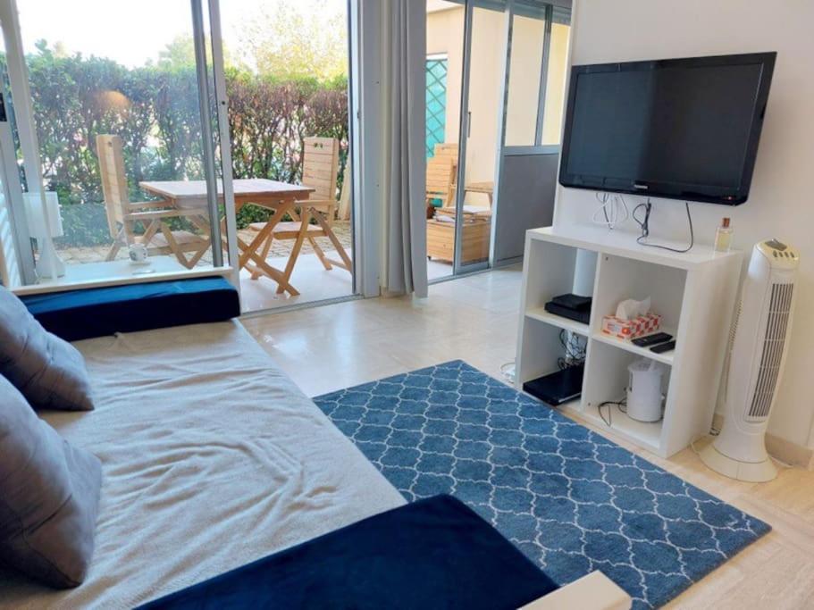 Studio Eleverca 3*- Rez De Jardin Terrasse - Axelle Loc'Appart Mandelieu Kültér fotó