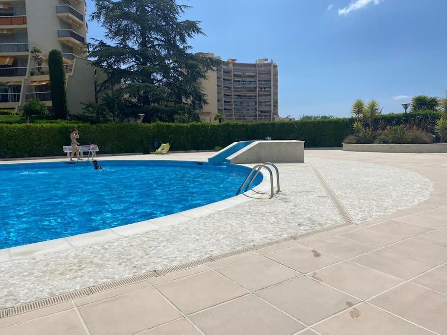 Studio Eleverca 3*- Rez De Jardin Terrasse - Axelle Loc'Appart Mandelieu Kültér fotó